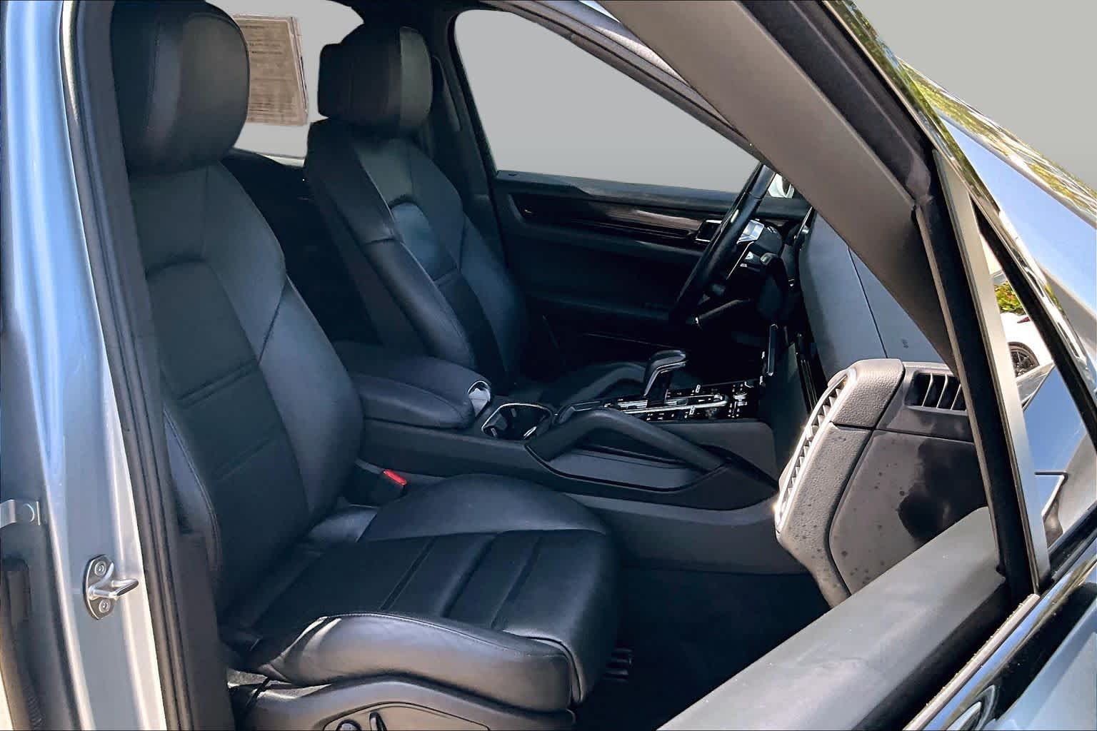 Used 2023  Porsche  image 9