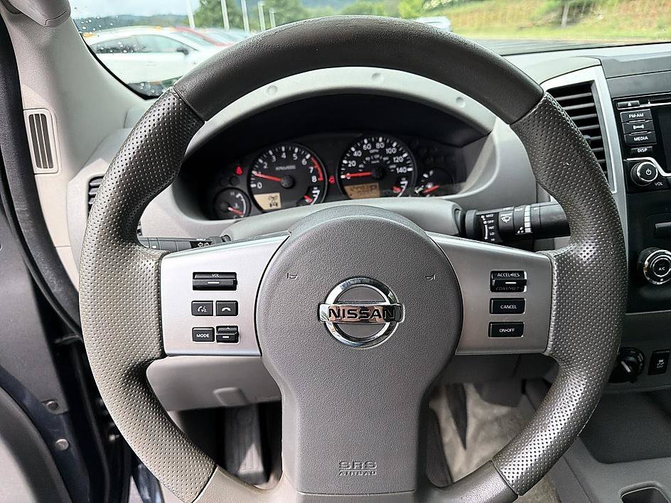 Used 2016 Arctic Blue Nissan SV image 13