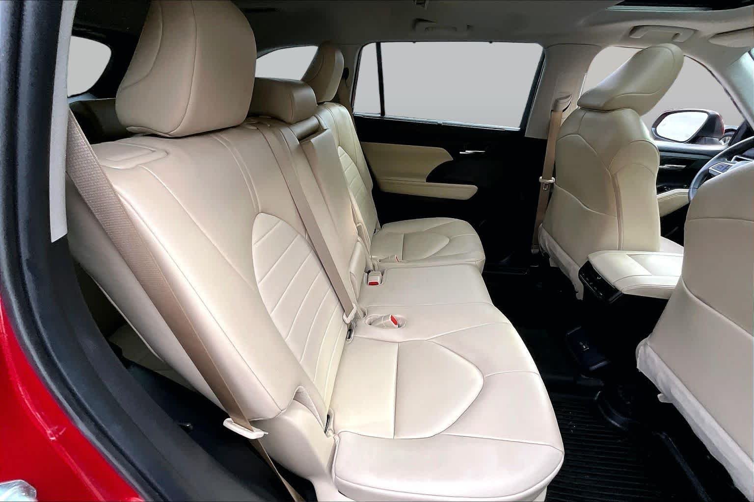 Used 2024 Ruby Flare Pearl Toyota XLE image 19