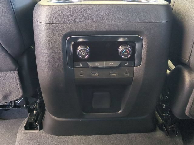 2026 Chevrolet Suburban Z71 - Photo 27