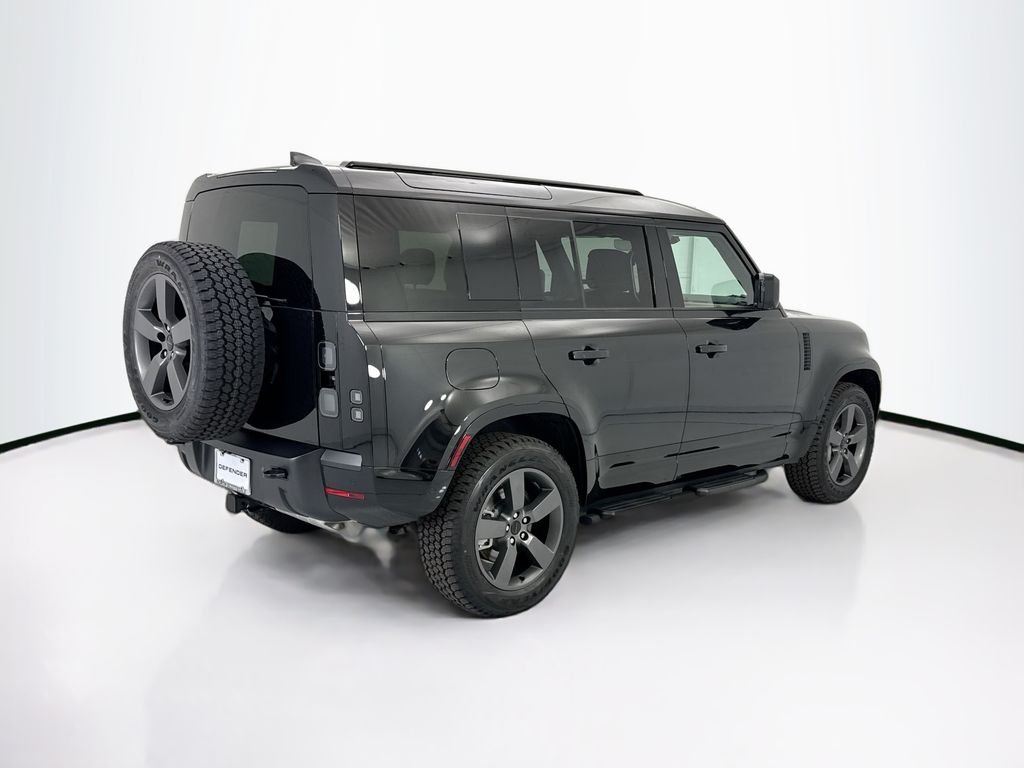 New 2026 Santorini Black Land Rover X-Dynamic SE image 5