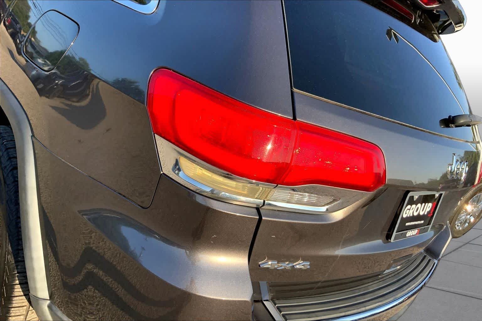 Used 2015 Granite Crystal Met. Clear Coat Jeep Limited image 29