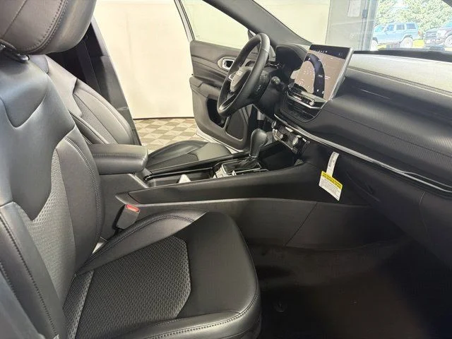New 2026 White Jeep Latitude image 31