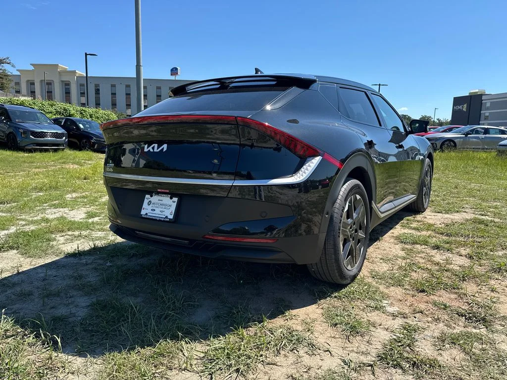 New 2025 Black Kia Light image 3