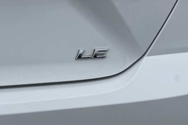 Used 2025 White Toyota LE image 29