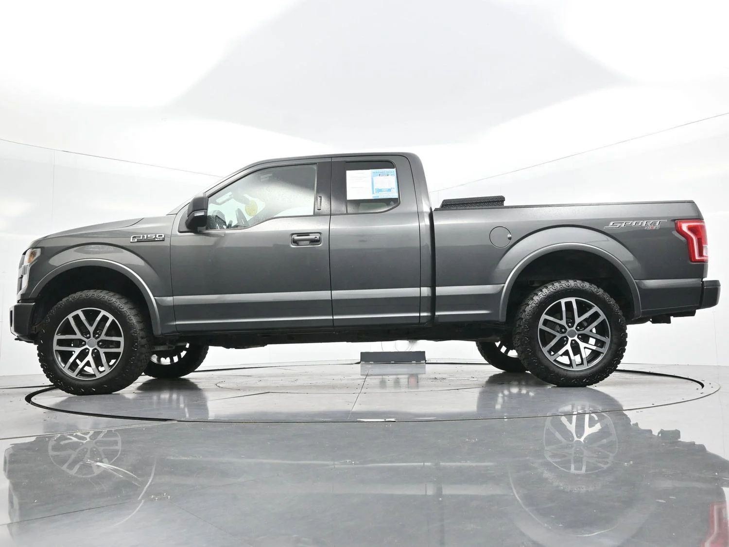 Used 2016 Magnetic Metallic Ford XLT image 51