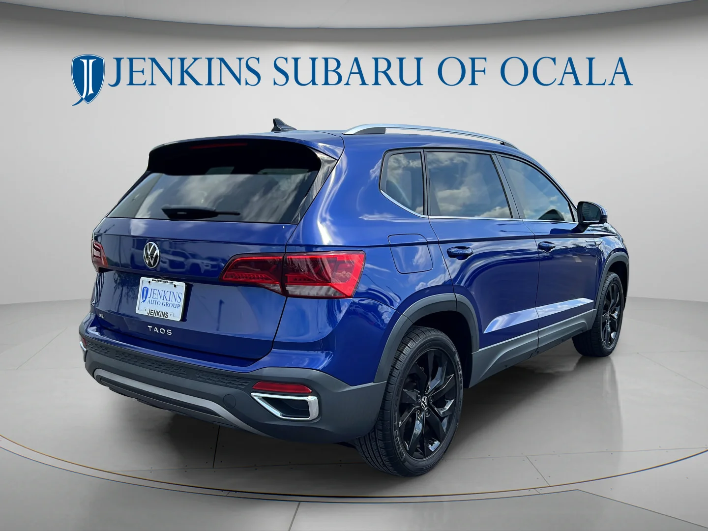 Used 2022 Blue Metallic Volkswagen SE image 3