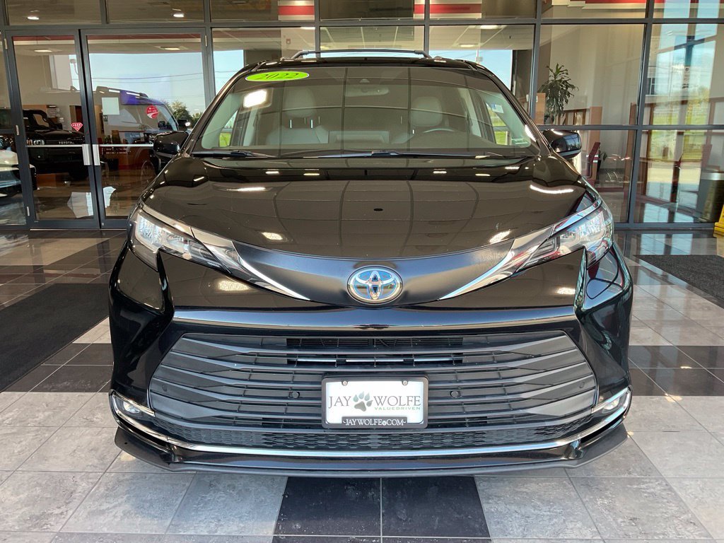 Used 2022 Toyota Sienna XLE with VIN 5TDYRKEC9NS131486 for sale in Kansas City
