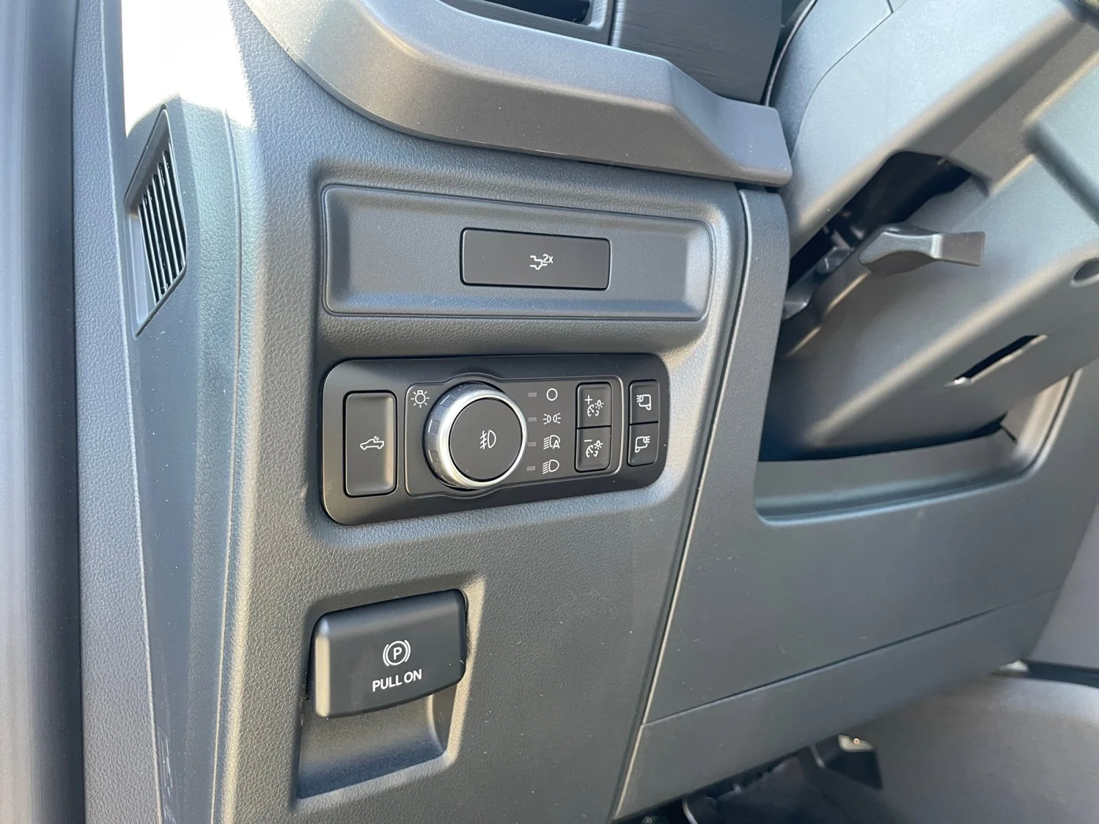 New 2026 Agate Black Metallic Ford XLT image 13