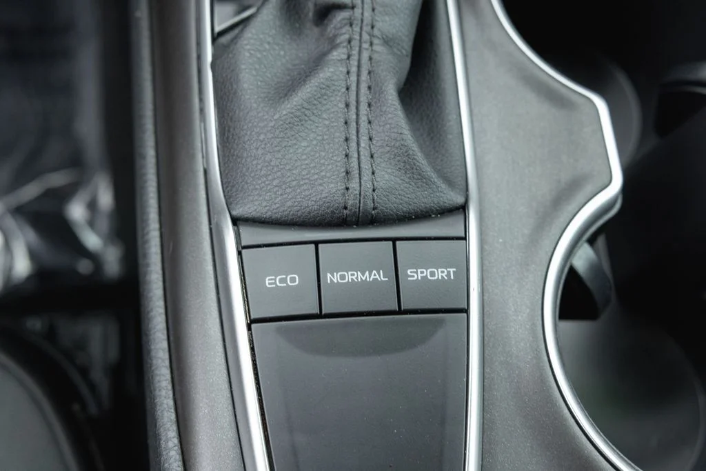 Certified Used 2022 Ice Edge Toyota LE image 20