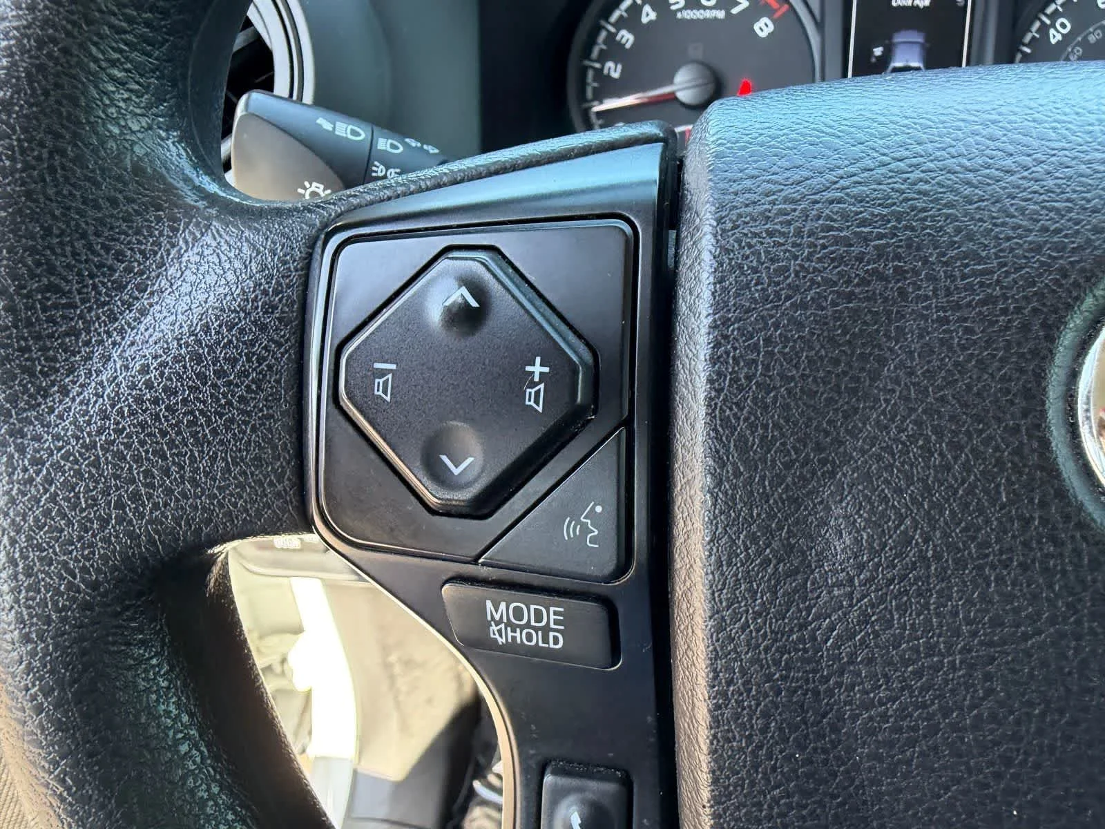 Used 2022 White Toyota SR image 19