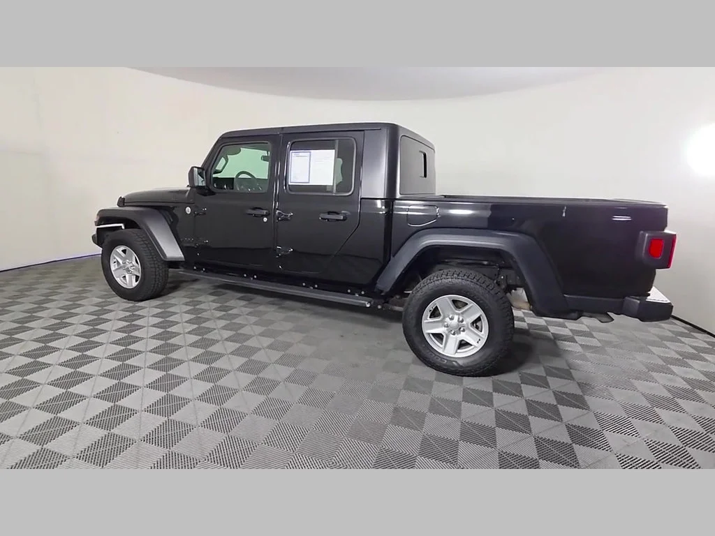 Used 2020 Black Clearcoat Jeep Sport S image 43
