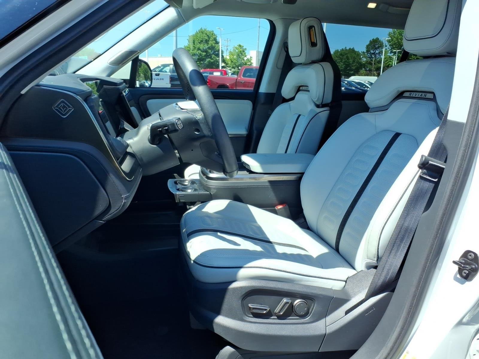 Used 2024  Rivian Adventure image 15