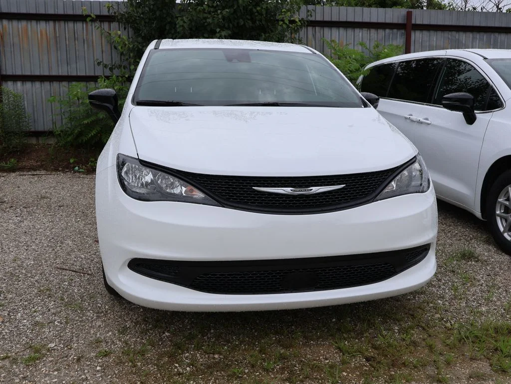 New 2027 Bright White Clear-Coat Exterior Paint Chrysler LX image 12