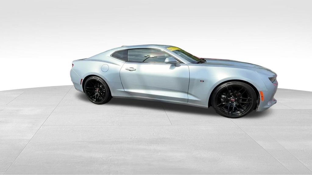 2017 Chevrolet Camaro 1LT - Photo 8