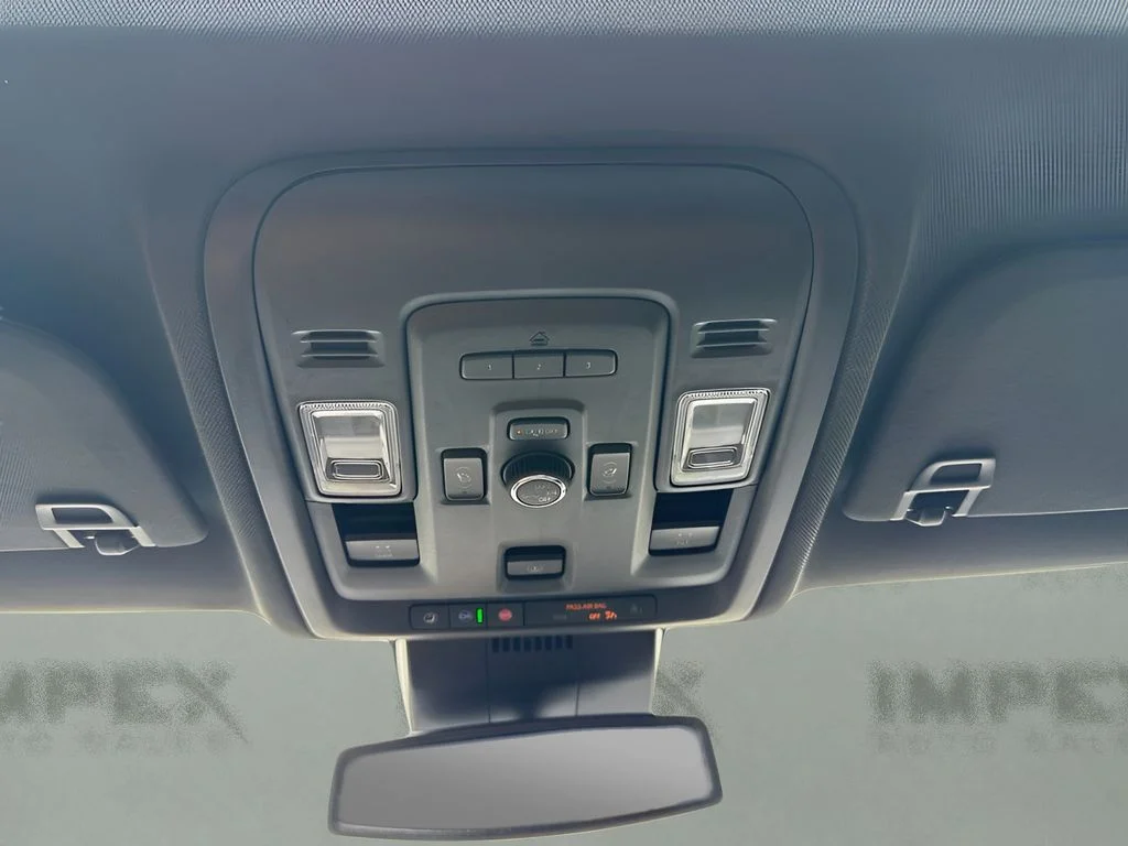 Used 2023 White GMC AT4 image 27