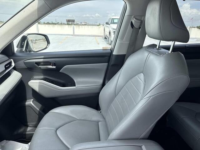 Used 2023 Wind Chill Pearl Toyota XLE image 16