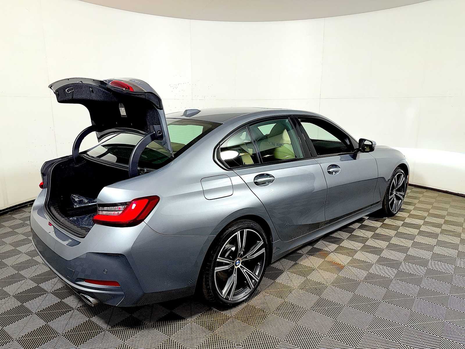 2023 BMW 3 Series 330i - Photo 23