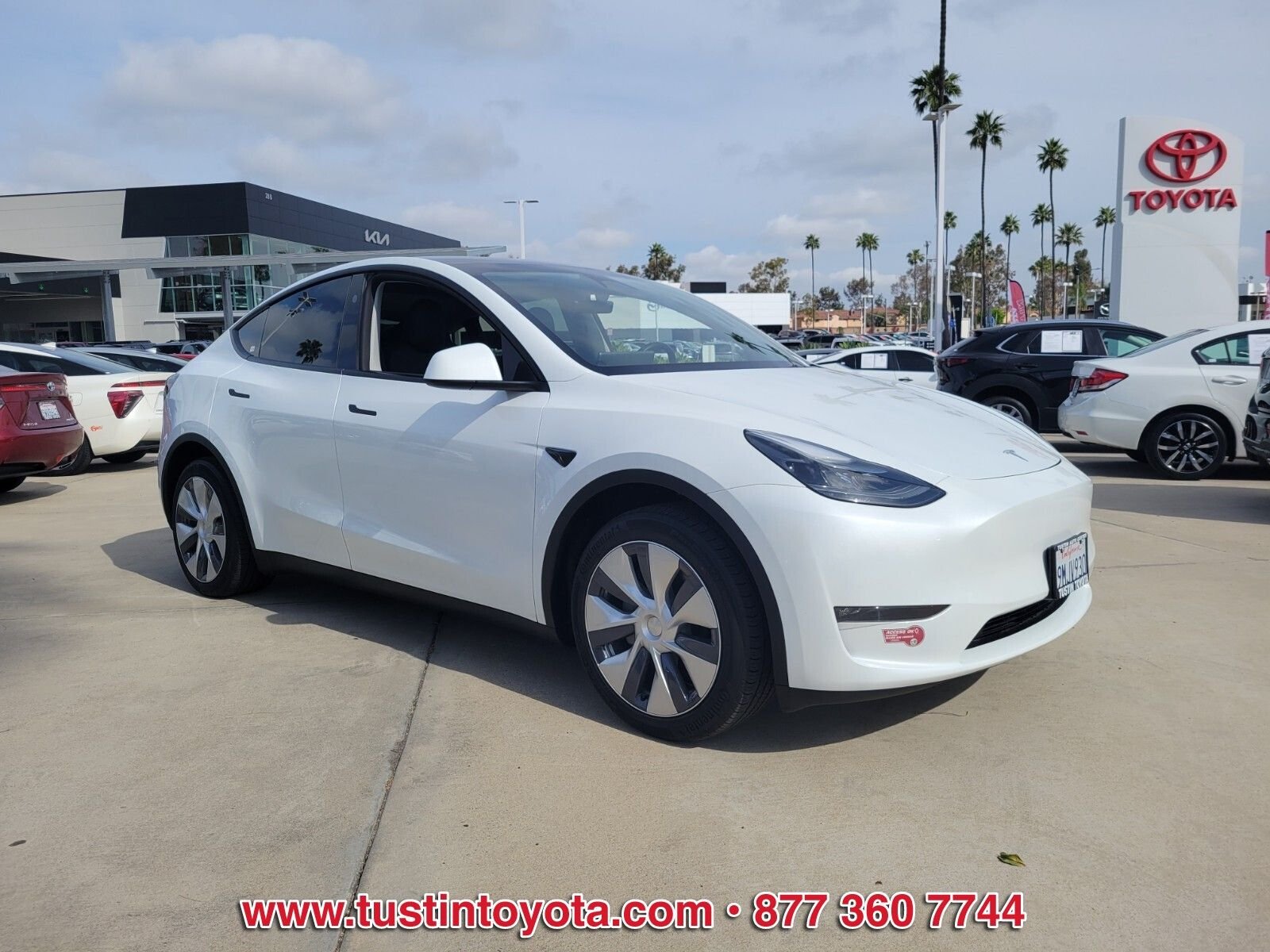 Used 2024 Tesla Model Y Long Range with VIN 7SAYGDEE1RA259198 for sale in Tustin, CA