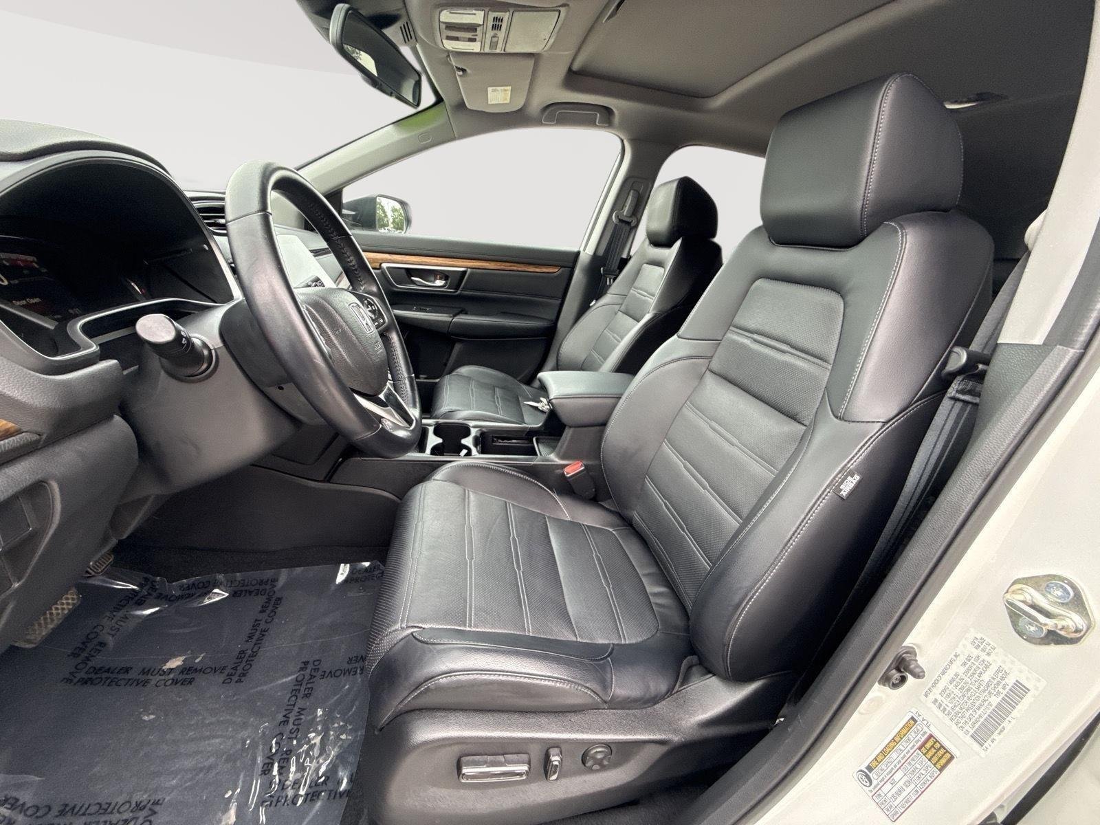 Used 2018 White Diamond Pearl Honda Touring image 3