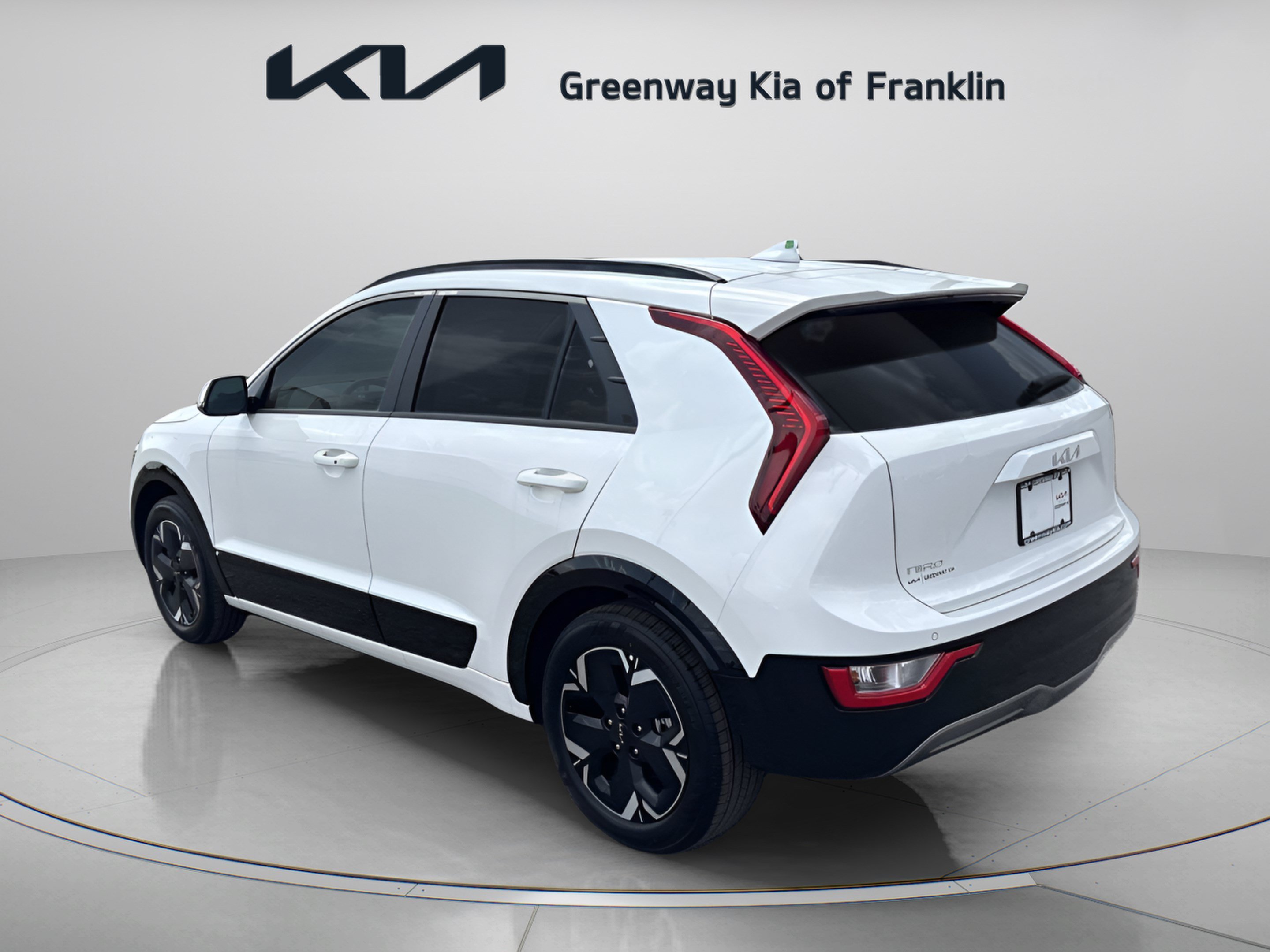 New 2026 Snow White Pearl Kia WIND image 5