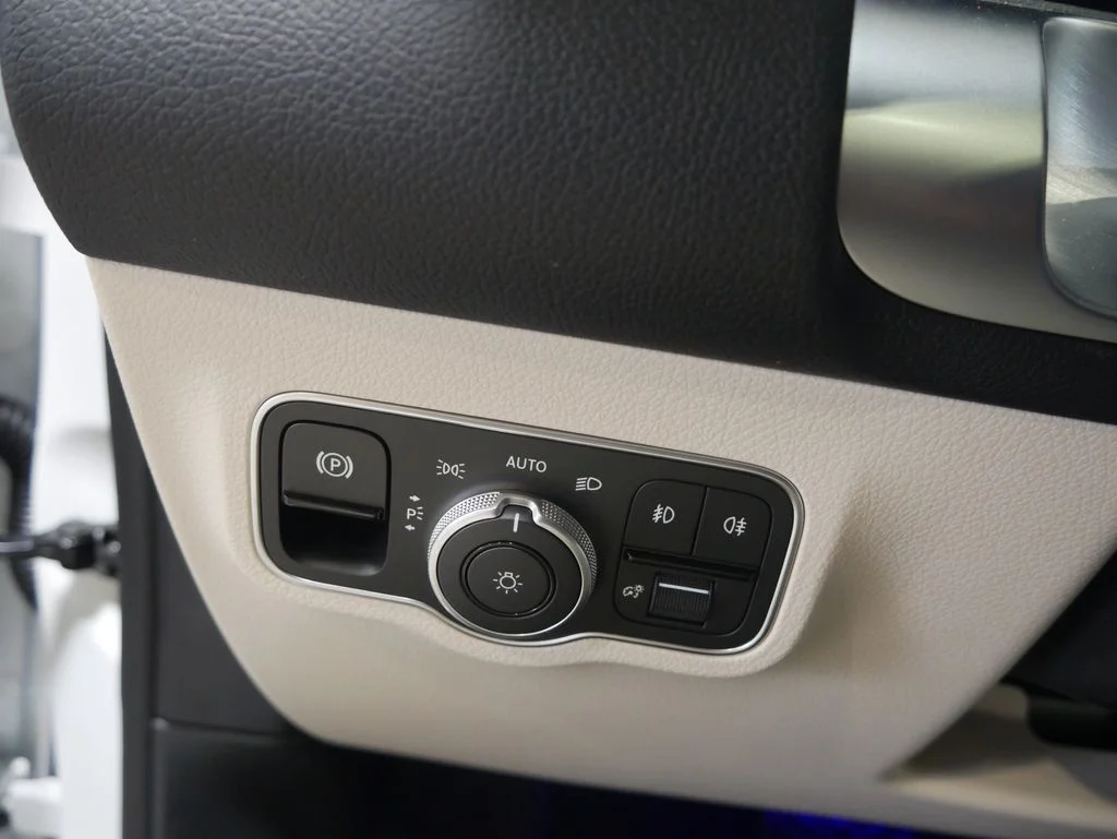 New 2026 Polar White Mercedes-Benz GLB 250 image 48