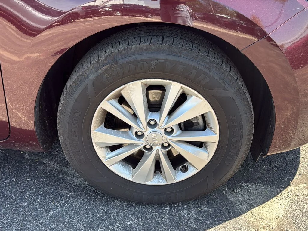Used 2017 Red Kia LX image 10
