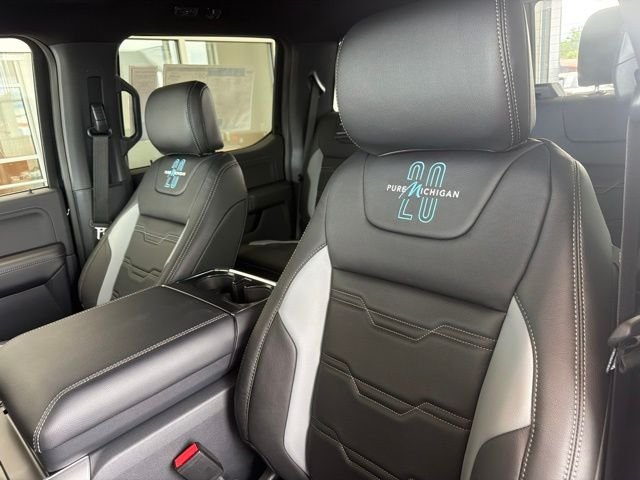 New 2026 Agate Black Metallic Ford XLT image 19