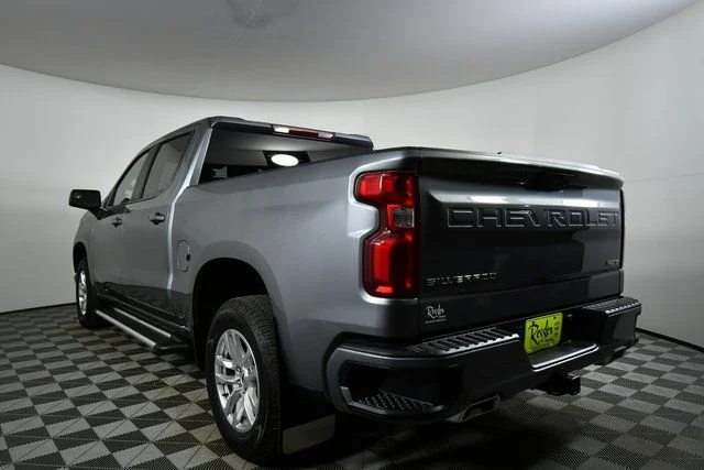 Used 2021  Chevrolet RST image 13