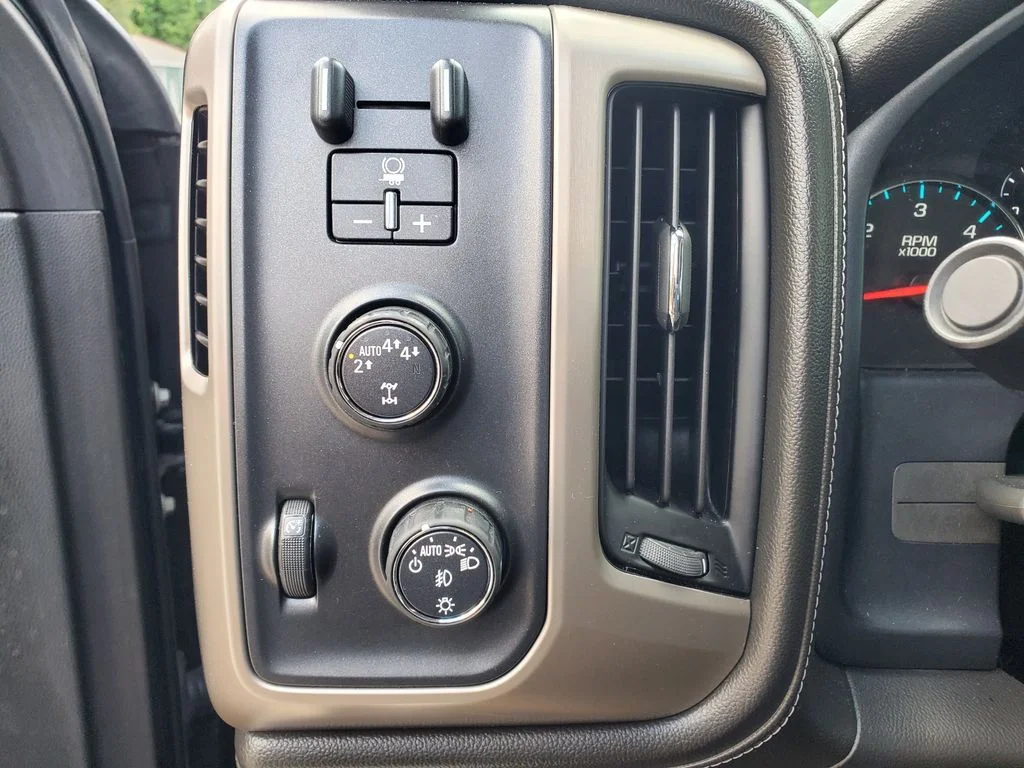 Used 2018 Black GMC Denali image 15