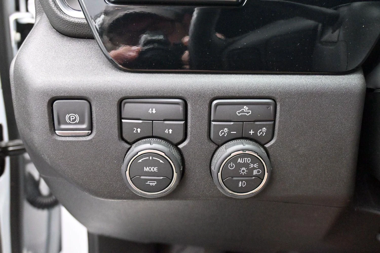 Used 2025 Summit White Chevrolet LT image 20
