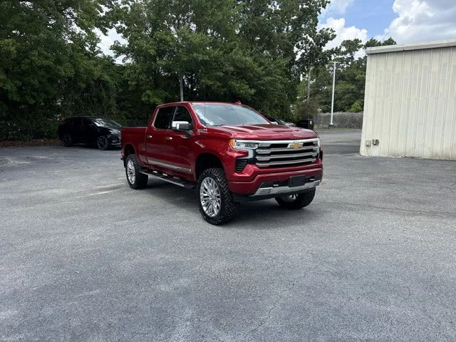 Used 2022  Chevrolet High Country image 3