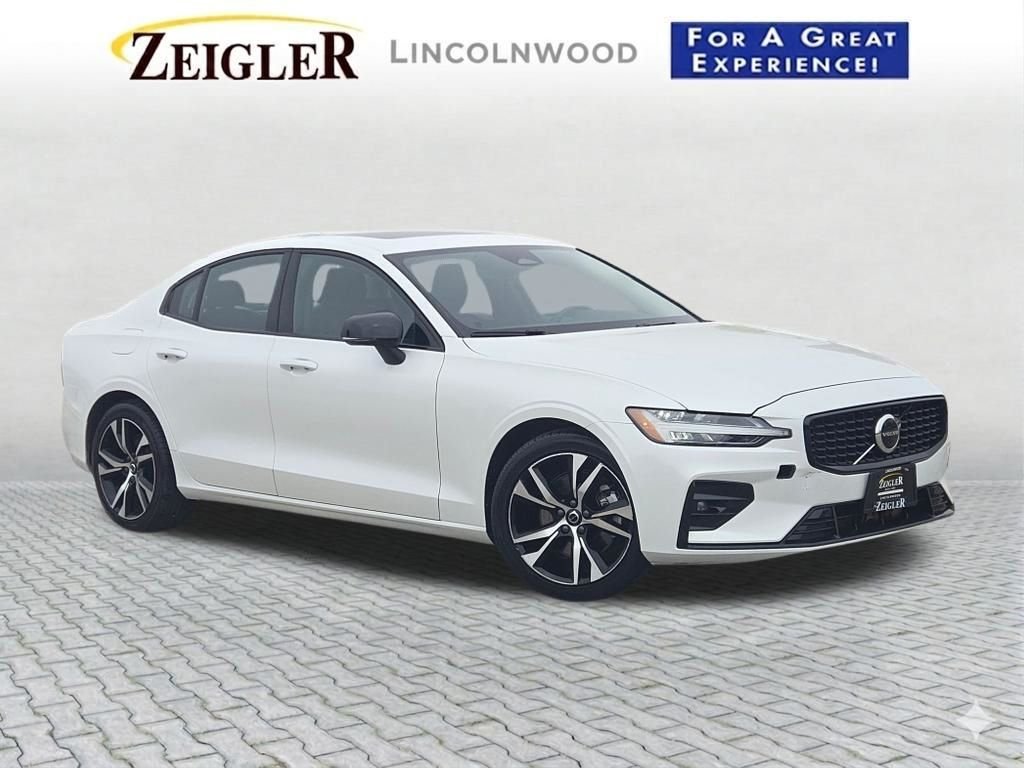 2024 Volvo S60 B5 Core Dark Theme's photo