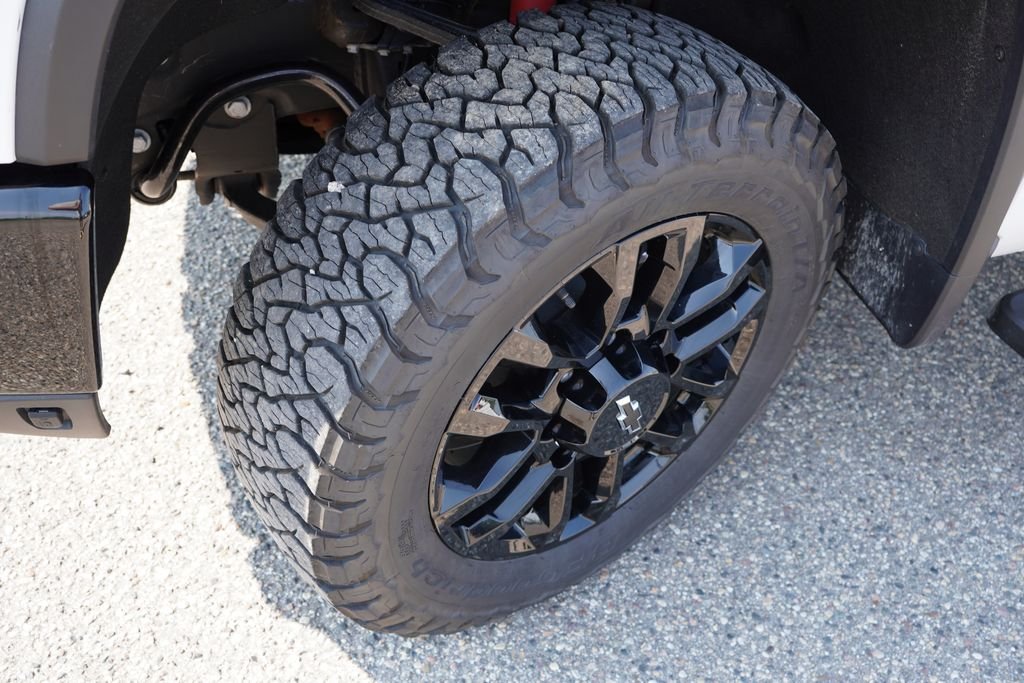 Used 2025 White Chevrolet LTZ image 13