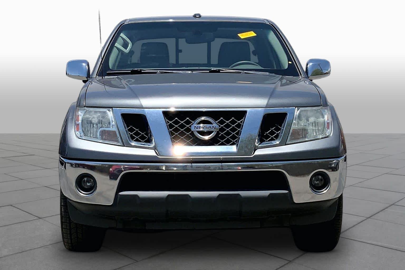 Used 2019 Gun Metallic Nissan SL image 4