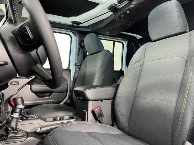 New 2026 Bright White Clear-Coat Exterior Paint Jeep Sport S image 7