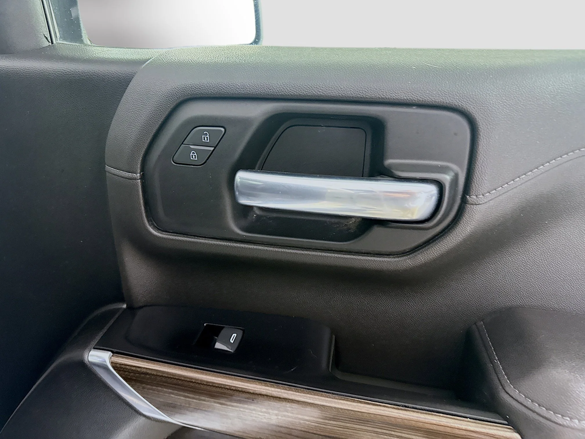 Used 2022 Summit White Chevrolet RST image 27