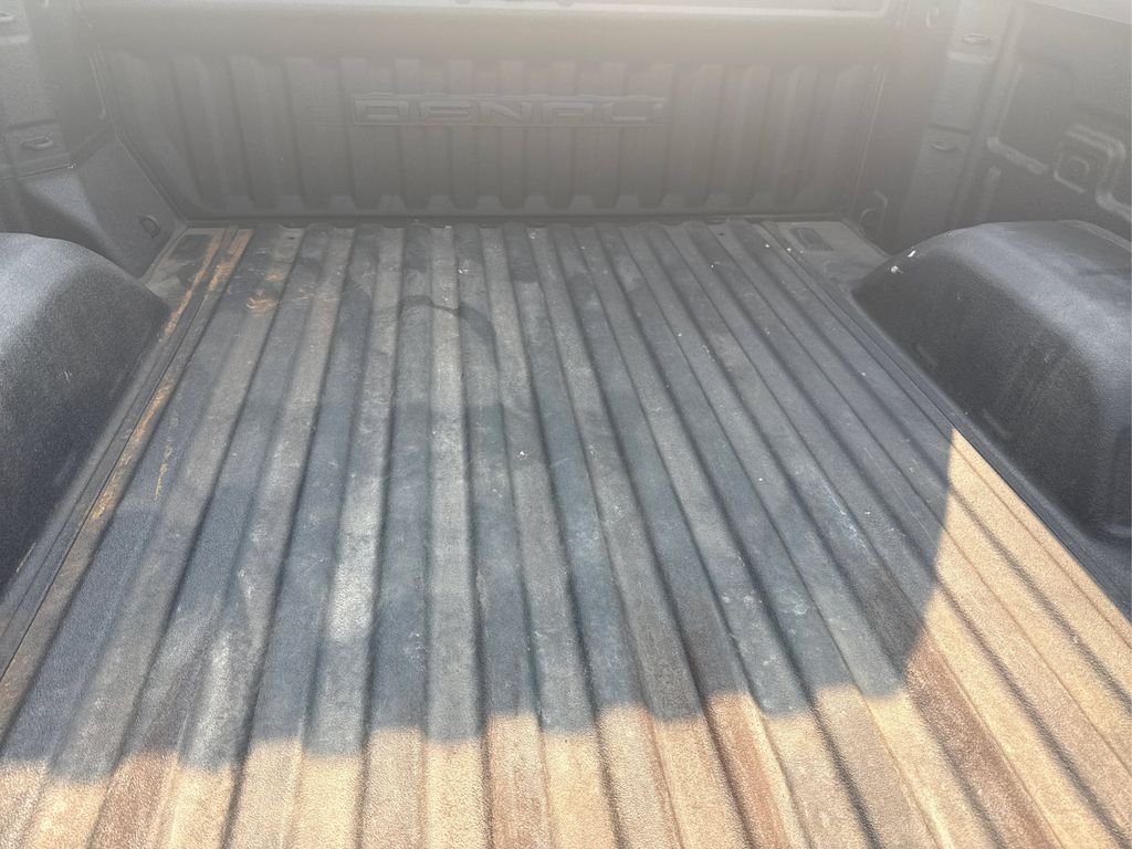 Used 2021 Hunter Metallic GMC Denali image 23