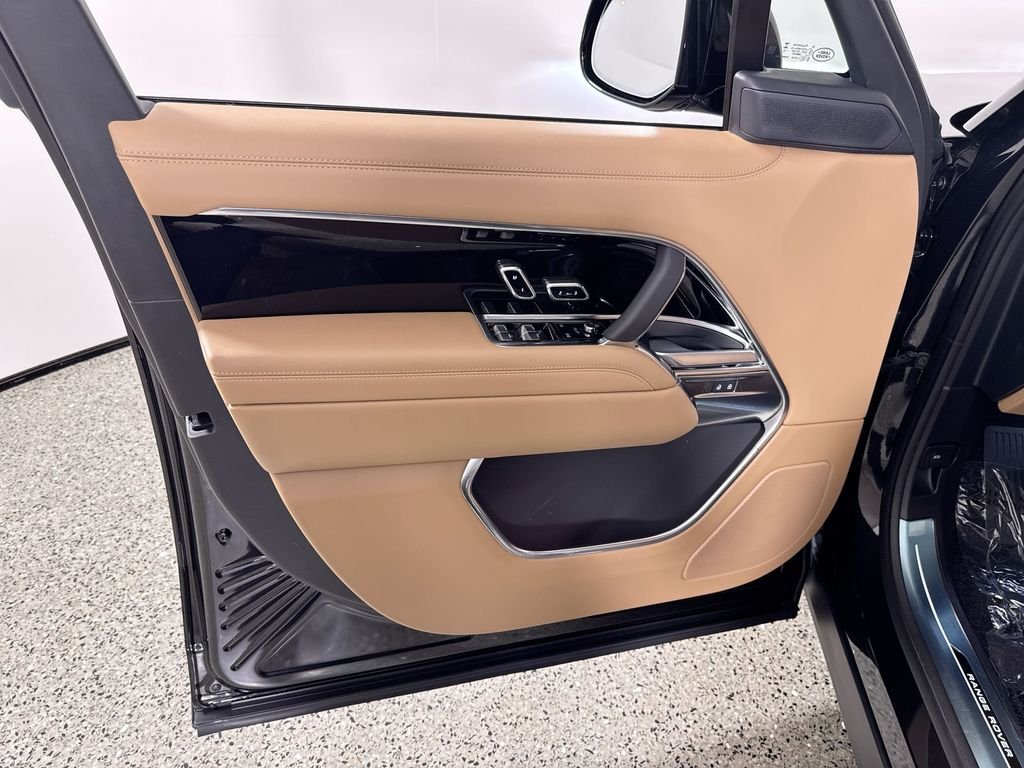 New 2026 Santorini Black Land Rover SE LWB image 13