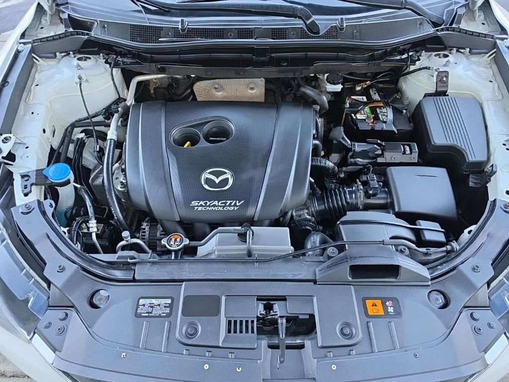 Used 2015 White Mazda Grand Touring image 33