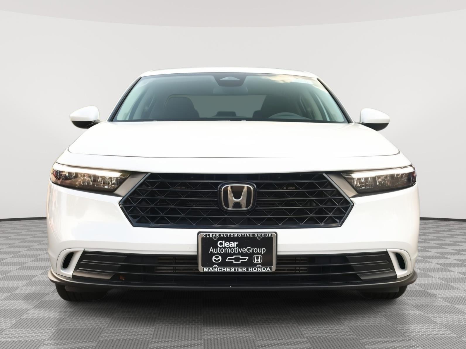 Used 2024 Platinum White Pearl Honda EX image 2