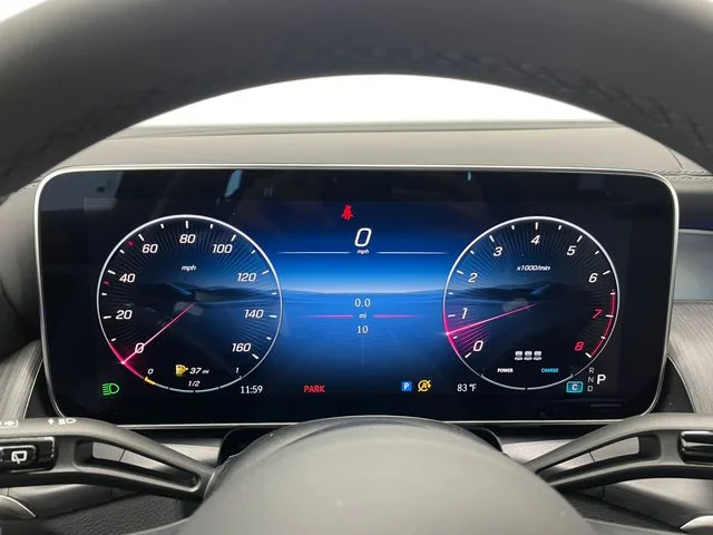 New 2027 White Mercedes-Benz GLC 300 image 2