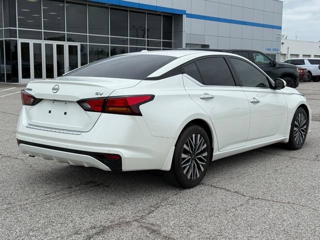 Used 2023 White Nissan SV FWD image 5
