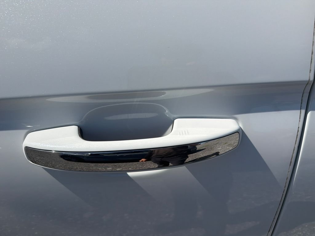 Used 2021 White Metallic Ford Limited image 10