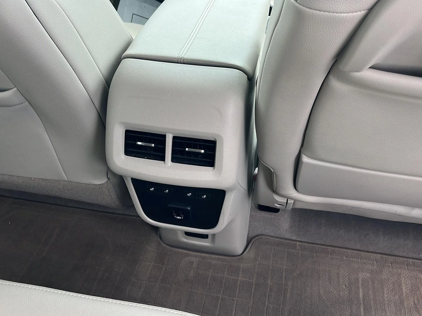 Used 2018 MINERAL METALLIC GMC Denali image 28