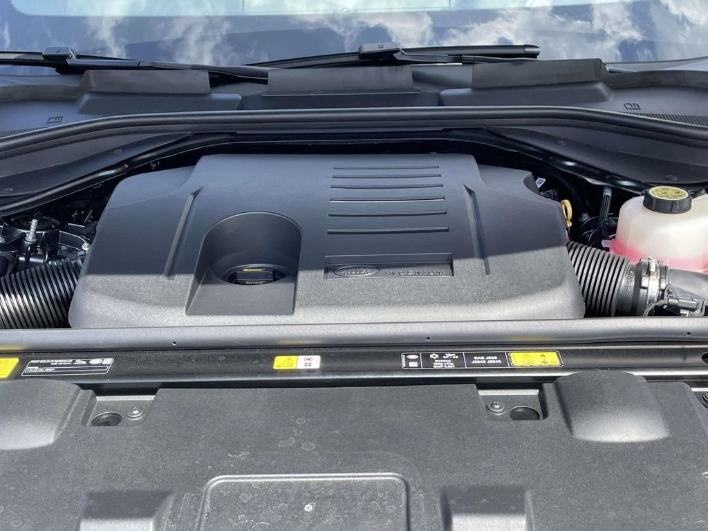 New 2026 Carpathian Grey Land Rover Dynamic SE image 13