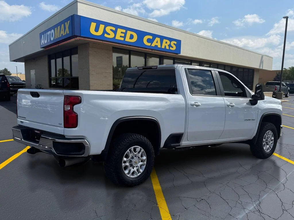 Used 2024 Summit White Chevrolet LT image 5