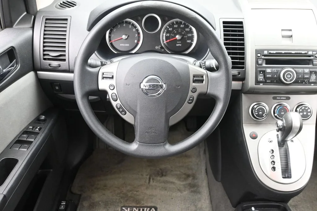 Used 2011 White Nissan 2.0 SR image 12