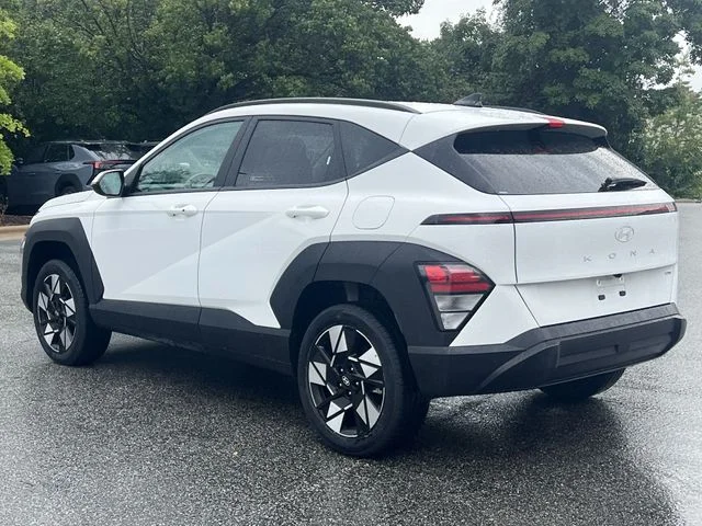 Used 2025 White Hyundai SEL image 11