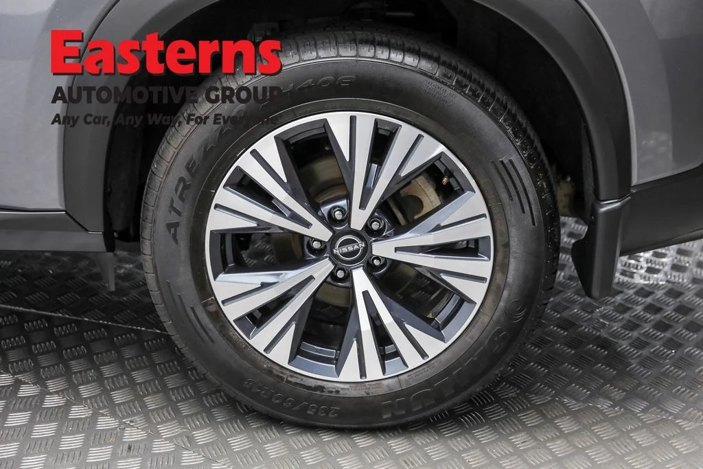 Used 2023 Gray Nissan SV image 8